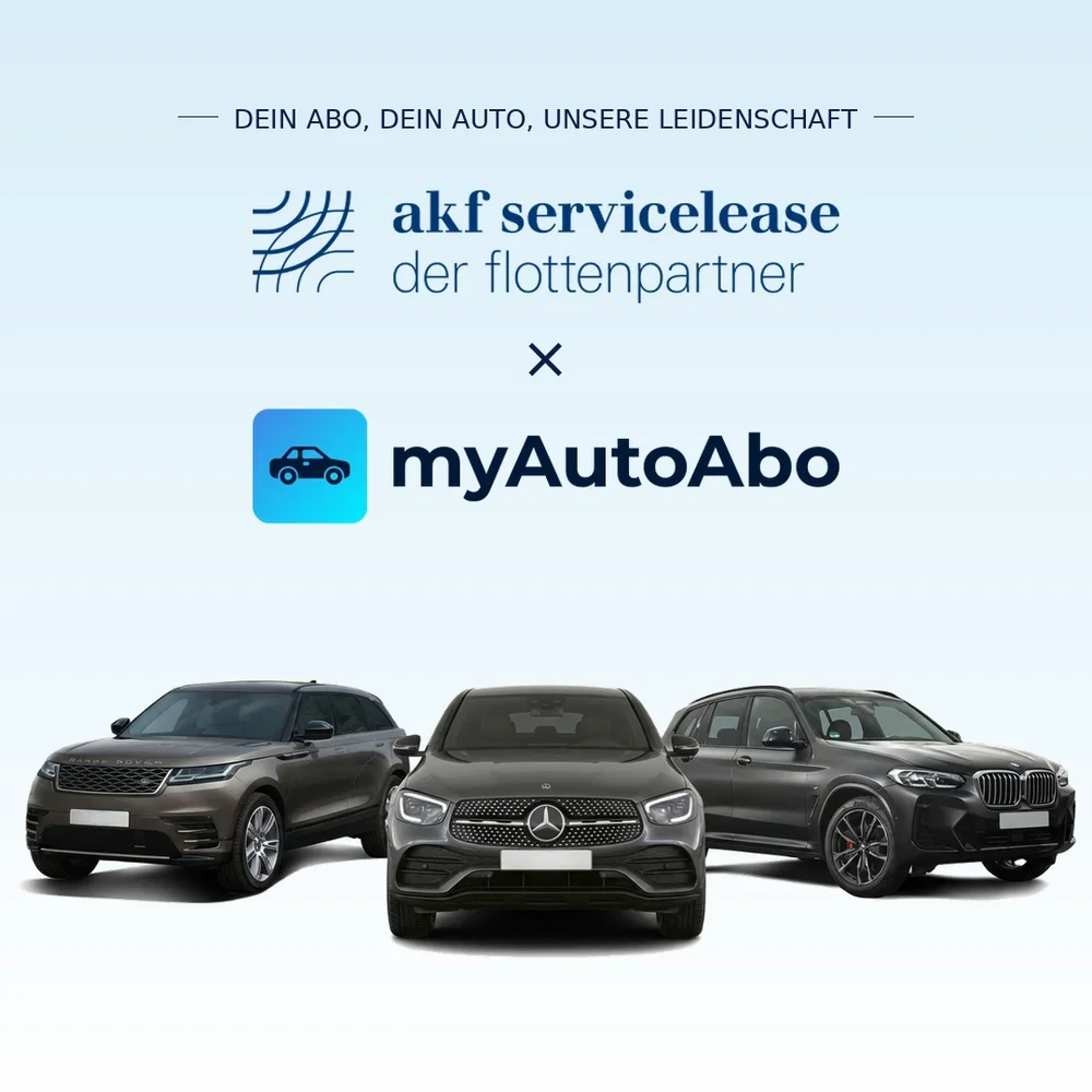 Drei nebeneinander geparkte SUVs verschiedener Marken vor weißem Hintergrund mit Logos und Text akf servicelease der flottenpartner und myAutoAbo darüber